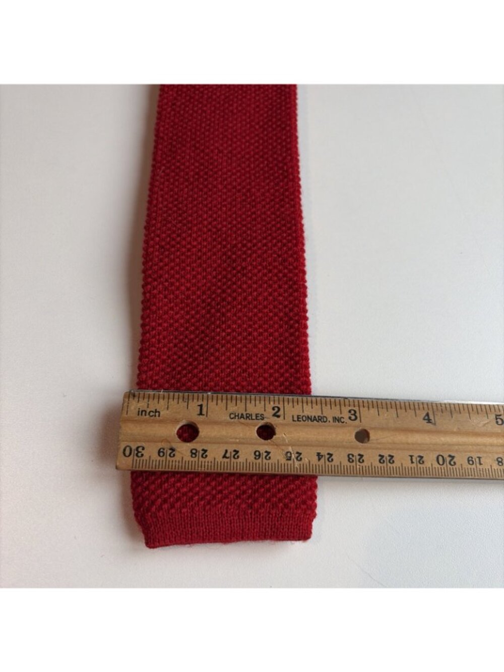 Vintage Miltons Men's 100% Virgin Wool Necktie Tie Red Narrow Square Classic - Picture 6 of 6